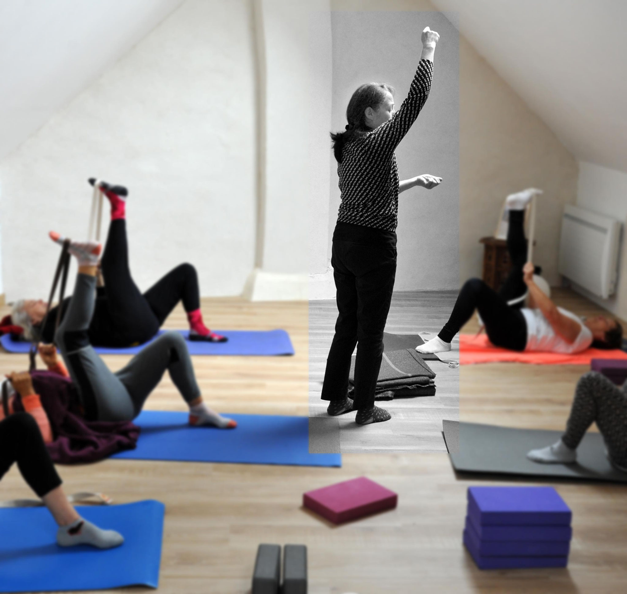 Daniela Diaz enseignant les méthodes corporelles Feldenkrais et Ehrenfried dans un espace de kinésithérapie, montrant des exercices pour réduire les douleurs et améliorer la posture.
